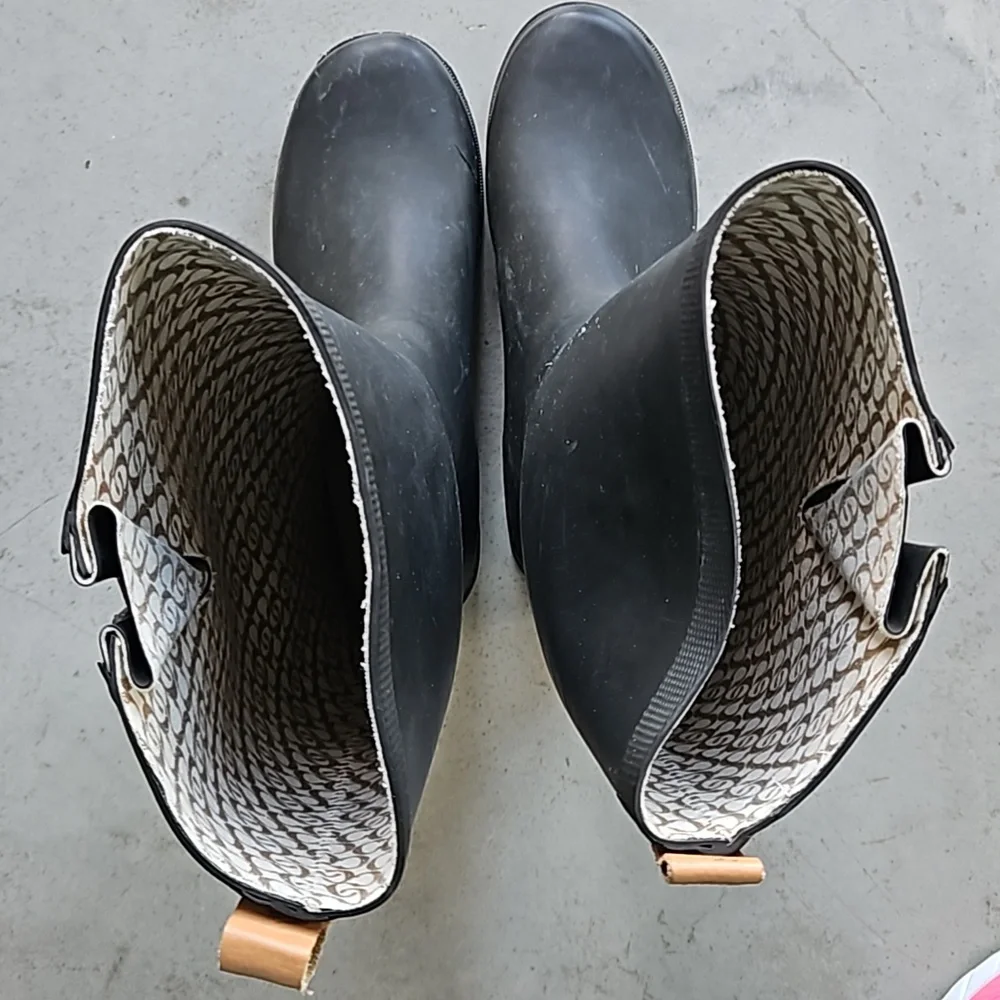 Black rubber Chooka rainboots size 9